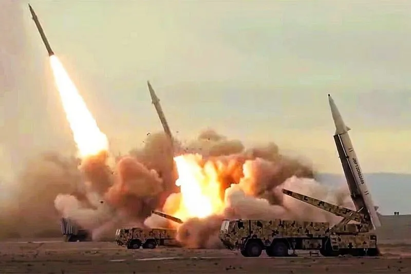 الحرس الثوري الإيراني يطلق الموجة الـ 85 من “وعد صادق 4” ويستهدف صناعات ثقيلة 